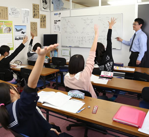 中学生：月謝12,000円（英数）から、その他１教科につき1,500円追加